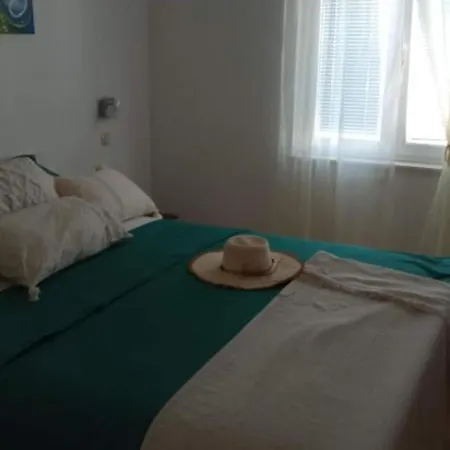 Cozy Garden With Terrace And Bbq - Comfort One Bedroom アパート