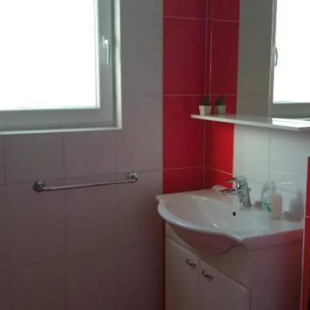 Cozy Garden With Terrace And Bbq - Comfort One Bedroom Apartament *