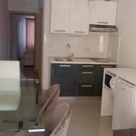 Cozy Garden With Terrace And Bbq - Comfort One Bedroom