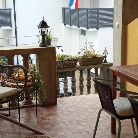 Cozy Garden With Terrace And Bbq - Comfort One Bedroom Apartament