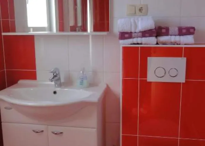 Apartman Cozy Garden With Terrace And Bbq - Comfort One Bedroom